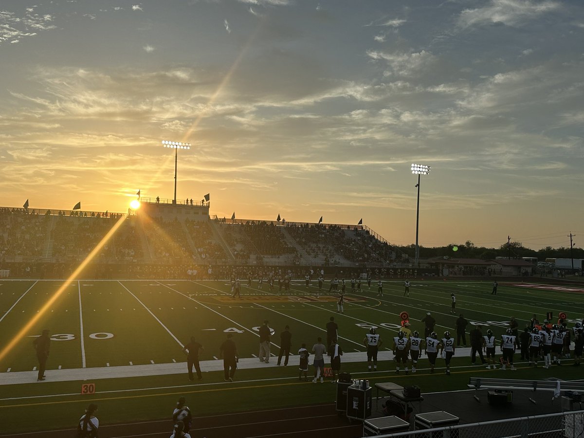 MrsBTorres122's tweet photo. First game of the season! 2023-2024 Wildcat Football! https://t.co/Jmq50uehM1