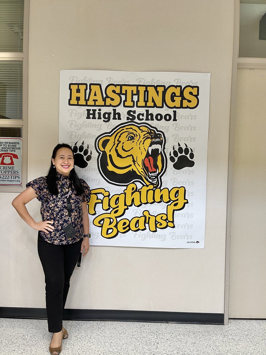 librarianRamos's tweet photo. SuperGRATEFUL for my 5yrs at @HNGCBears , I am now serving as the Library Information Specialist at @AliefHastingsHS . Such a treat to see my students from 2-3 yrs ago, whom I had only for a year at @HNGCLibrary . #StillABear #BearLibrarian @Alief_Libraries @HHSBearsLibrary https://t.co/ehBLUqKs5I