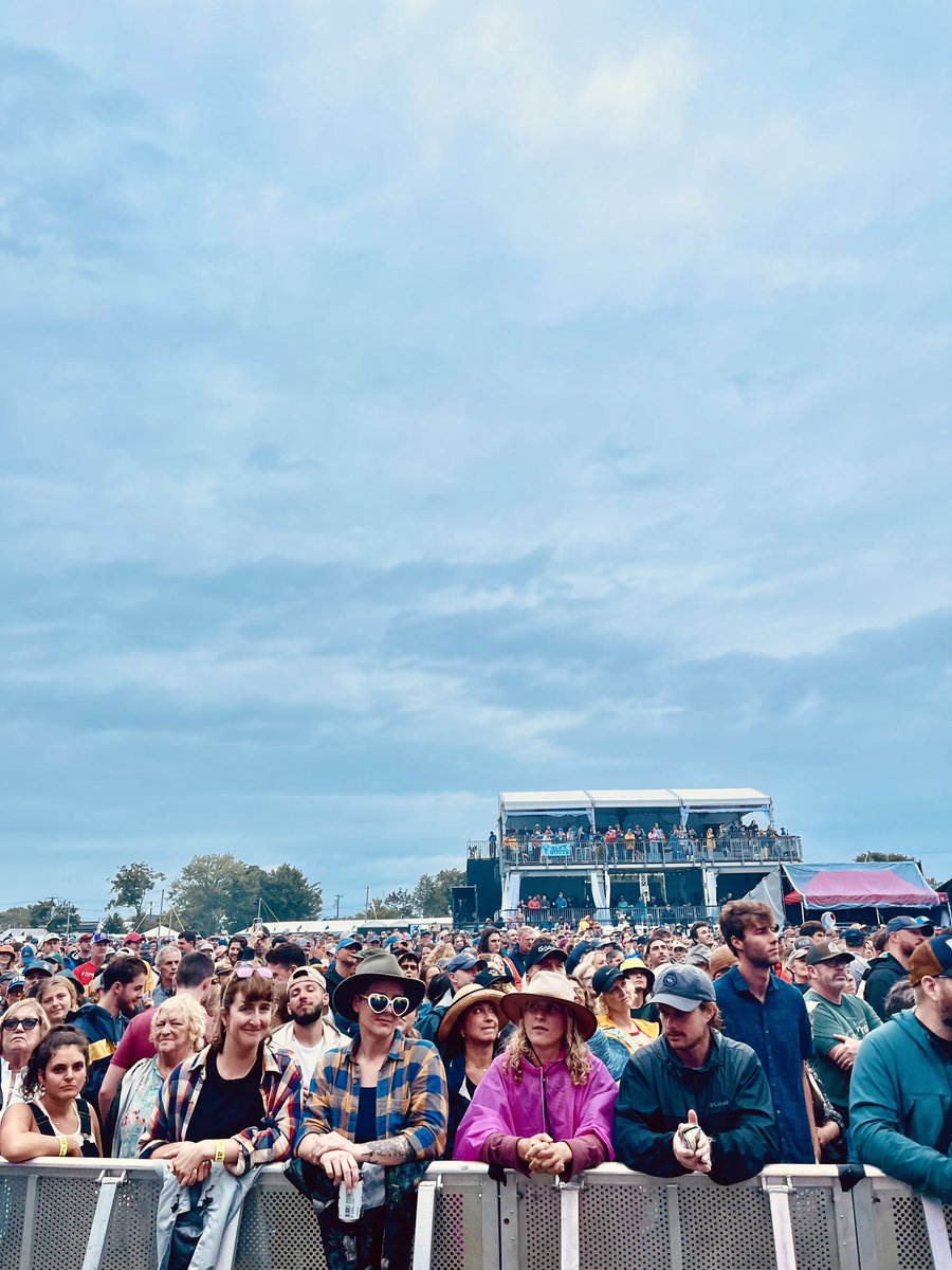 The start of a great @BeachRoadWknd ✨🌧️🎤🎸🎹 #MarthasVineyard