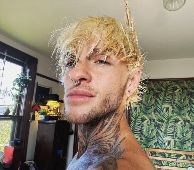 1 pic. Do you like my summerboy scruff? ?✨ https://t.co/3foDeujJqX