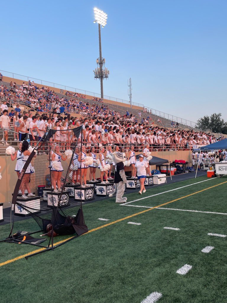 Friday Night Lights! 🏈