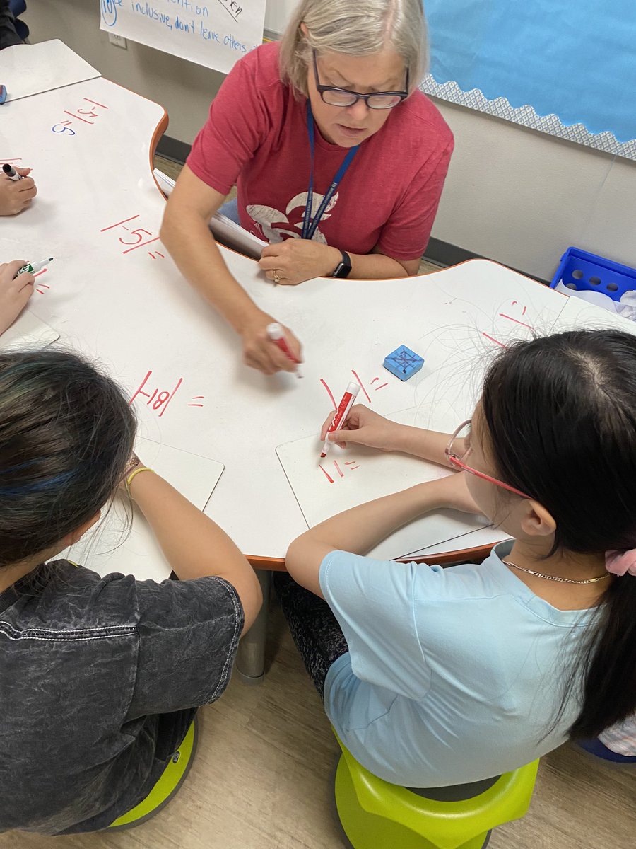 WhiteCarolyna's tweet photo. Magical mathematics is happening in @kathy_macken room. @ccgreer28 @HollyGoTweets #RISDWeAreOne @yaleroadrunners #GrowWithYale @RISDmath https://t.co/oBS1GkxJAh
