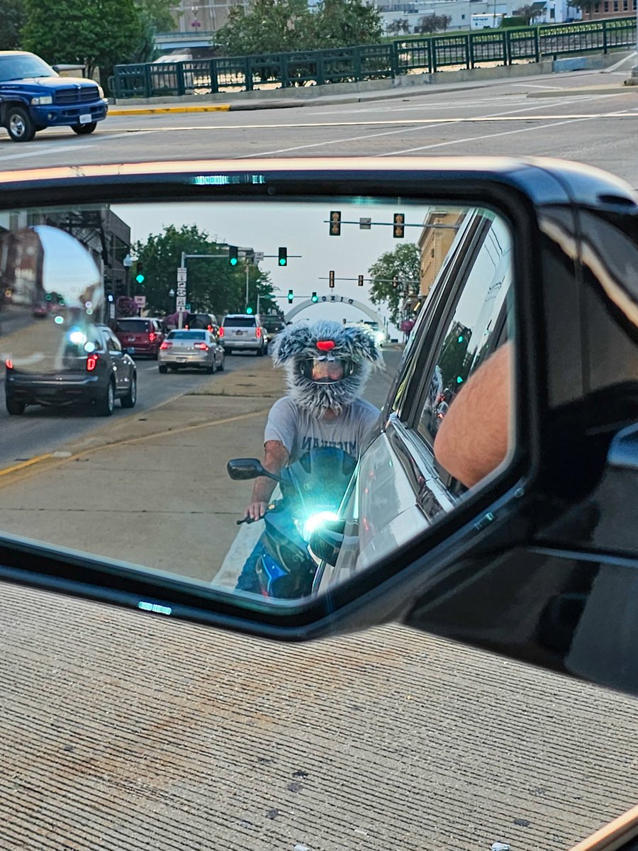 DixonPolice's tweet photo. It's early into this night shift and things are already starting to get weird....
#itsnotevenafullmoon #nightshift #seeingthings #dogsonbikes https://t.co/xUN344n6Ku