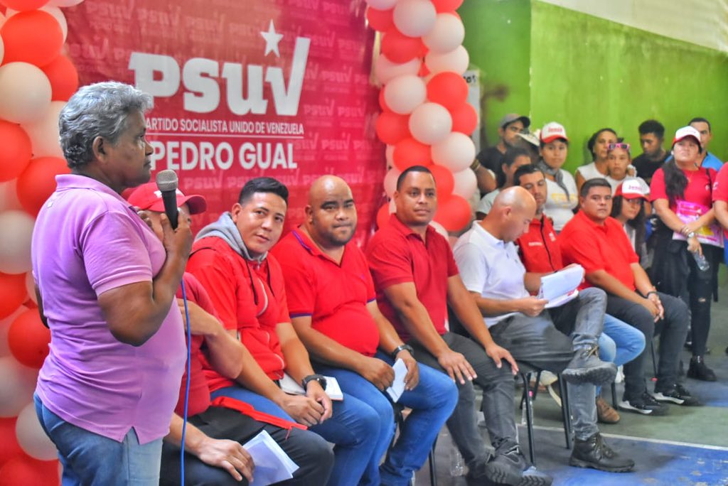 genkerve_psuv's tweet photo. Seguimos desplegados con nuestras estructuras de base del @PartidoPSUV Hoy nos encontramos con los 
Líderes y lideresas del Municipio Pedro Gual en #Cupira. Reconociendo el esfuerzo y lealtad de este ejército de hombres y mujeres. @NicolasMaduro 

#MundoMultipolarYPluricéntrico https://t.co/QDqT9O8Ocp