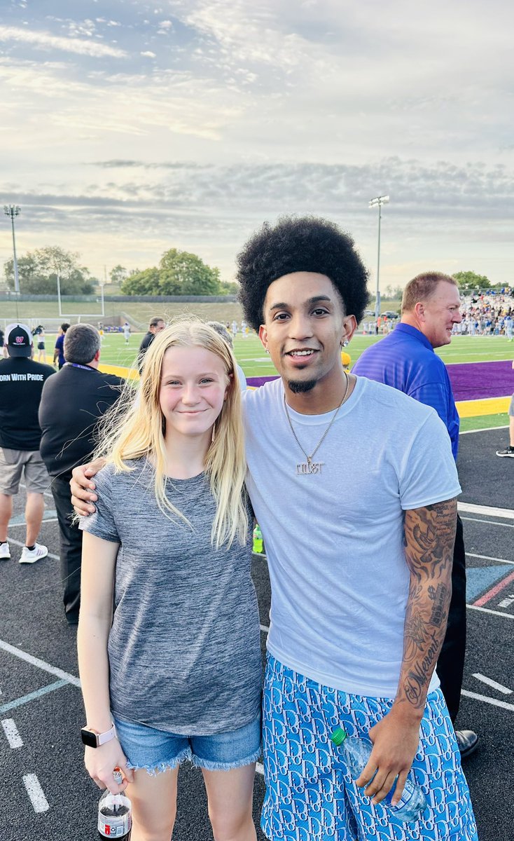 We have a @ChuckyHepburn sighting at @TbirdEMPIRE tonight. Makenna’s 2nd favorite player of all time right behind @nico_buckets22 😄 jk, Deng was her favorite!