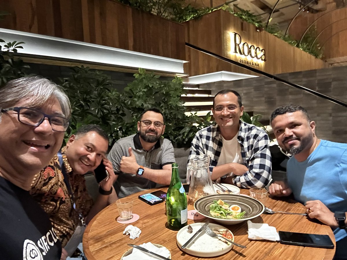 jeo4long's tweet photo. Day 1 wrap up with dinner with speakers and sponsors โค๏ธ #mm23id #buildingforthefuture https://t.co/BhEgSuAbrB