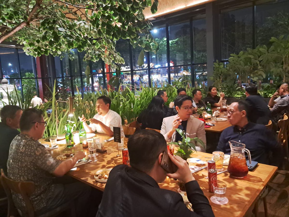 jeo4long's tweet photo. Day 1 wrap up with dinner with speakers and sponsors โค๏ธ #mm23id #buildingforthefuture https://t.co/BhEgSuAbrB