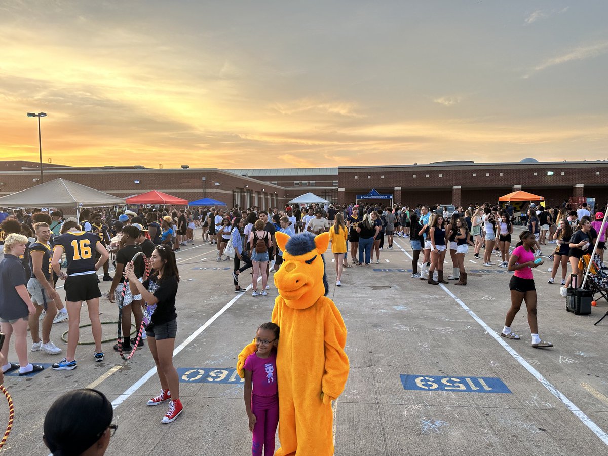 Excited for the ‘23-‘24 school year at The Ranch while enjoying the Ranch Roundup community event.  It’s going to be a great year!! ⁦@SuptMarkHenry⁩ ⁦<a href="/CyFairISD/">Cypress-Fairbanks ISD</a>⁩ ⁦<a href="/CyRanchHS/">Cypress Ranch HS</a>⁩