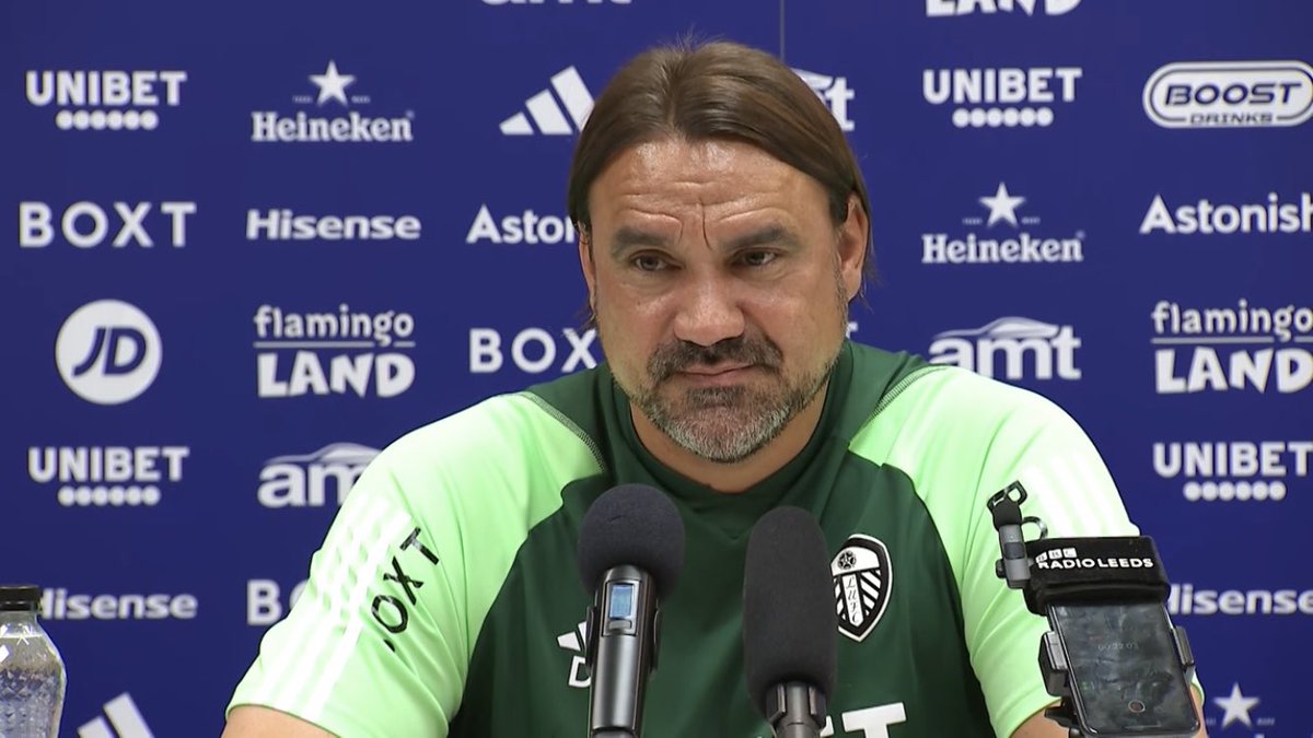 sicros's tweet photo. Very impressed with the way Farke spoke in the pre match press conference this week. @LUFC #mot https://t.co/a8cjeGRpYQ