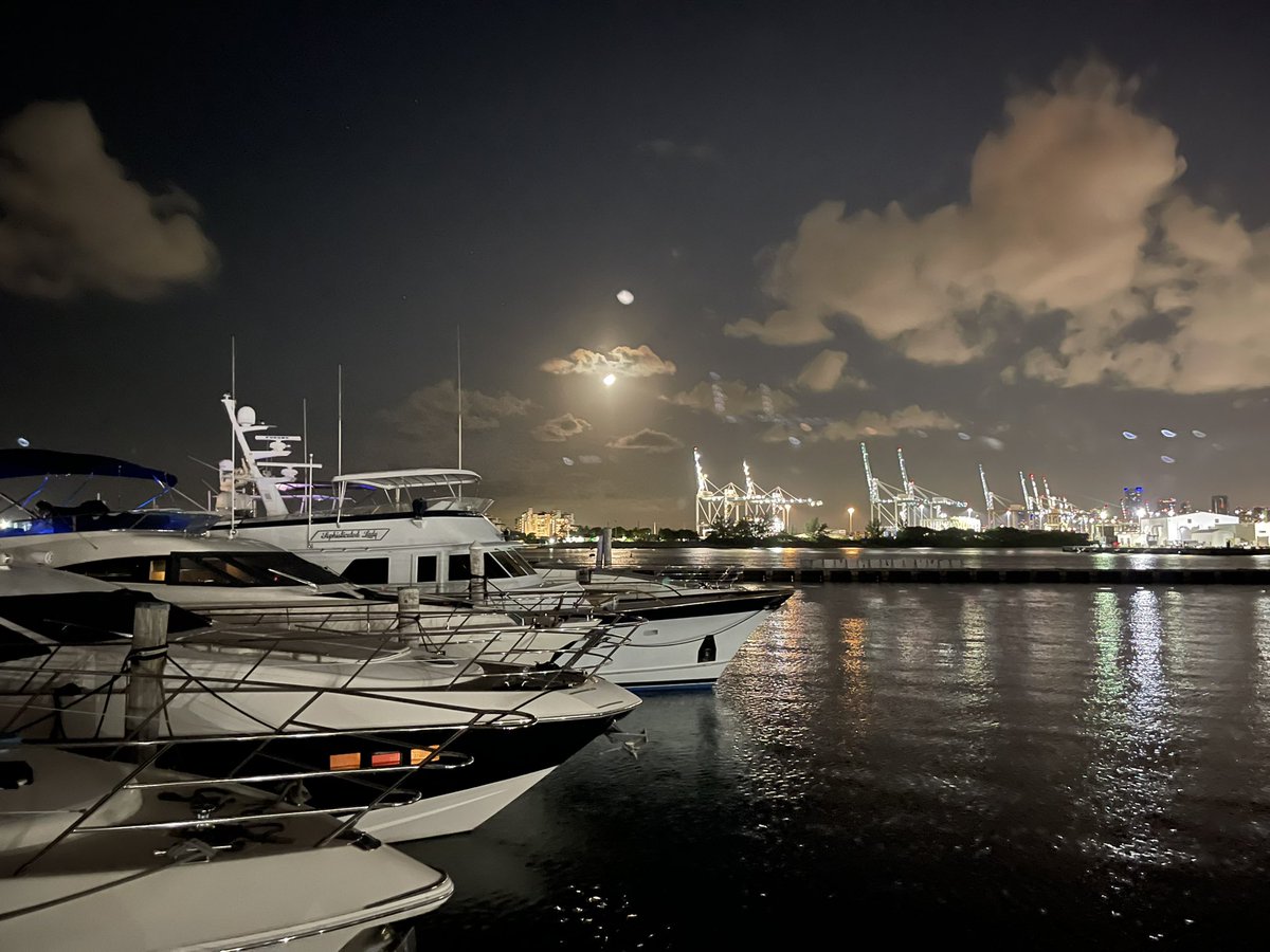 AndyMerlo_'s tweet image. Soñé muchas veces con esta vista… actualmente es una realidad…
#miamibeach marina