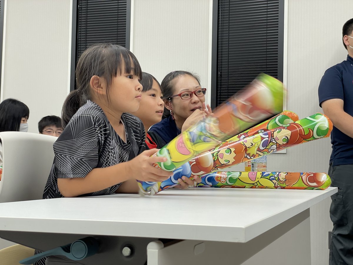 ncv_hakodate's tweet photo. ぷよぷよeスポーツイベント午後の部は、予選から白熱した試合が続き大盛り上がり！
予選を勝ち抜いた“R-99”親子がこのあと決勝トーナメントに進出です✊
まもなく決勝トーナメント！みなさんもライブ配信で応援してね✨
https://t.co/aYhmowgvZX

#NCV #cocc #ぷよ合戦 #eスポーツ https://t.co/yWdvP3y21u