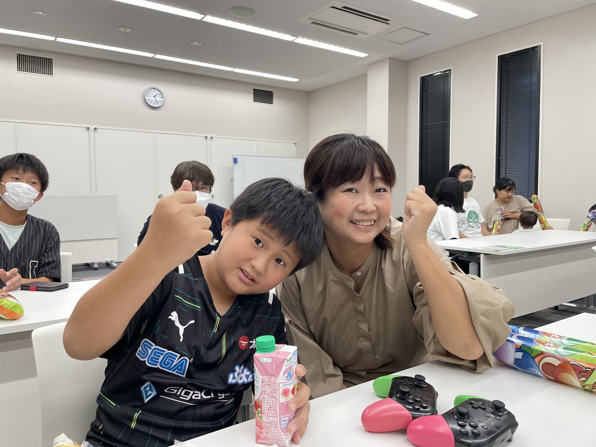 ncv_hakodate's tweet photo. ぷよぷよeスポーツイベント午後の部は、予選から白熱した試合が続き大盛り上がり！
予選を勝ち抜いた“R-99”親子がこのあと決勝トーナメントに進出です✊
まもなく決勝トーナメント！みなさんもライブ配信で応援してね✨
https://t.co/aYhmowgvZX

#NCV #cocc #ぷよ合戦 #eスポーツ https://t.co/yWdvP3y21u