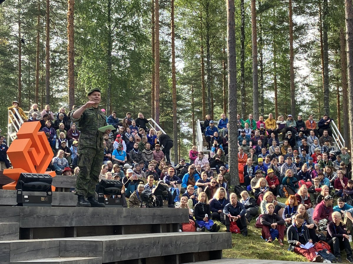 Mikael Salo kertoo, että heillä RUK:ssa tehdään asiat kahdella tavalla: asiat tehdään hyvin tai uudestaan. Ja huom!  Hyvä useimmiten riittää. #johtajatulet