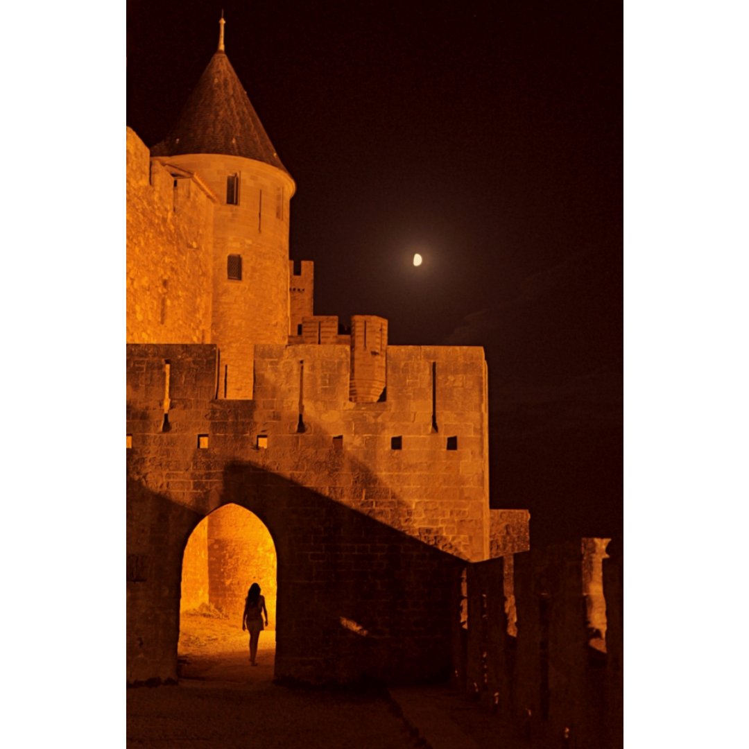 Carcassonne at Night What a truly stunning place! Join my photo workshop weekend here Oct 20-23 2023. Only 2 places left worldphotoadventure.com/carcassonne-ph…