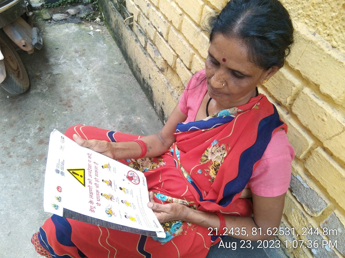 RavinaSahu75034's tweet image. Nagar m choupal k dauran bastiii k logo ko Module k madhyam se Dengue malaria k bare m jankari di gyi aur Machhardani lgane ki slah di gyi
@sksomya @Avdheshsingh_ @rajesh_amh @ChhattisgarhCMO @RaipurDistrict #Embed2endmalaria #denguefreeindia