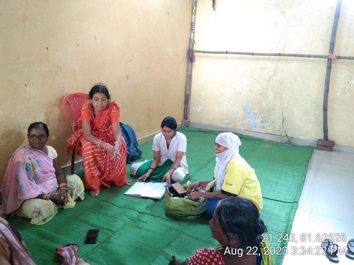 RavinaSahu75034's tweet image. Nagar m choupal k dauran bastiii k logo ko Module k madhyam se Dengue malaria k bare m jankari di gyi aur Machhardani lgane ki slah di gyi
@sksomya @Avdheshsingh_ @rajesh_amh @ChhattisgarhCMO @RaipurDistrict #Embed2endmalaria #denguefreeindia