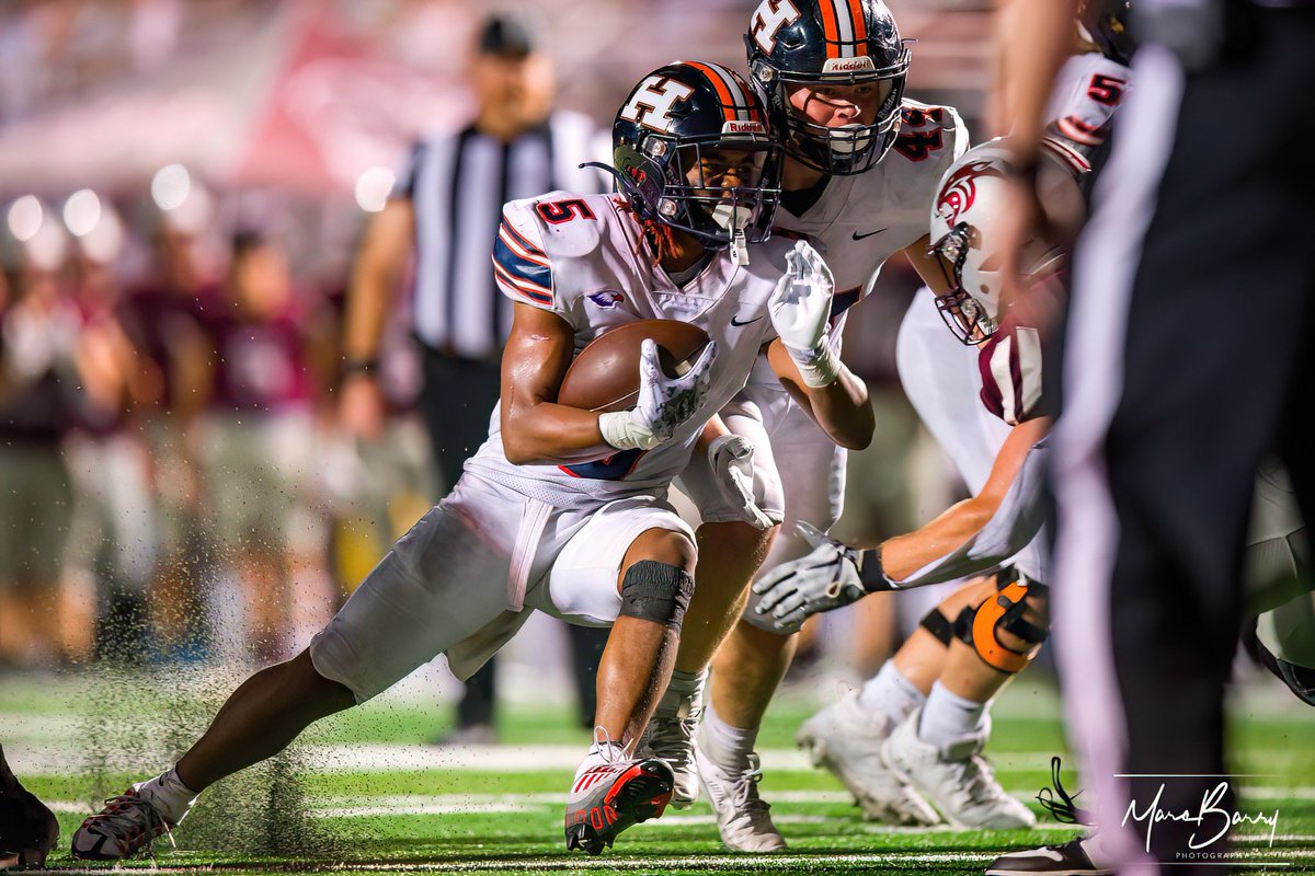MarcBarryPhoto's tweet photo. Big 38-13 win for Heritage War Eagles on the road at Siloam Springs behind a 4 TD night for #5 Amere Dingle. https://t.co/riMaHXXTbc