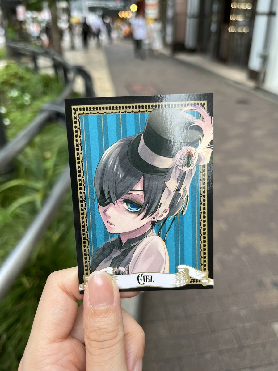 yk_ihk2's tweet photo. 【交換】黒執事　カフェ　ビタラビ
譲:画像参照（ビターラビットアクリルチャーム、クリアカード、フード特典SDカード、入場特典ポストカード、グッズ購入特典）
求:クリアカード・SD→シエル
チャーム→シエル&amp;セバスチャン（画像4枚目の物）
ポスカ→シエルがいる物
グッズ購入特典→セバスチャン
↓ https://t.co/bU3CBoN105