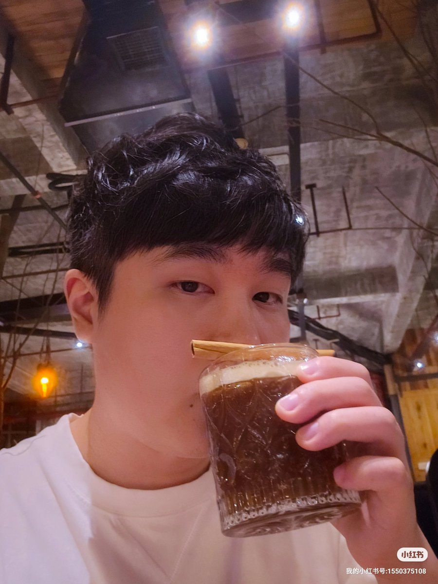 zsfeng1003's tweet photo. 干杯୧((〃•̀ꇴ•〃))૭⁺✧ https://t.co/MnFxXXsozv