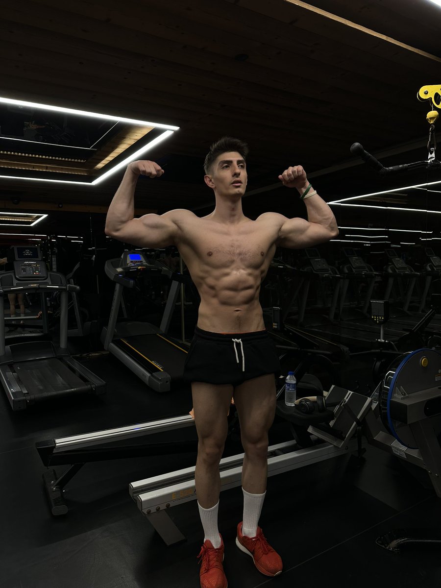 Beni beğenmeyenin akıl sağlığından şüphe ederim. Bu arada diğer hesaplarımı takip etmeyi unutmayın 😘

t.me/ridvantaytanfr…
onlyfans.com/ridvantaytanfr…