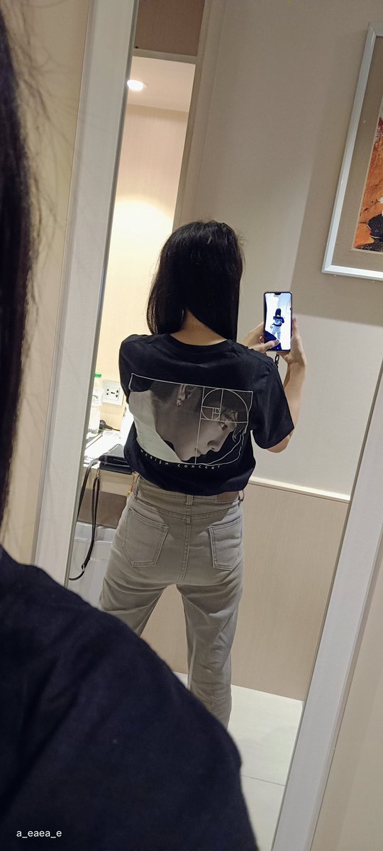 a_eaea_e's tweet photo. รีวิวเสื้อ...สวยมาก
อยากได้อีก
#WarismConcert 
#WarismConcert_day1 
#warwanarat @warwanarat https://t.co/TvRxDDyMdt