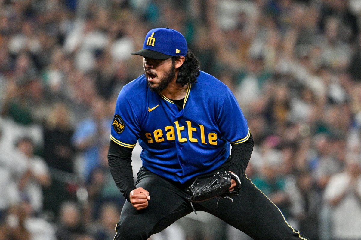 Mariners's tweet photo. It's a party at the T-Mobile Park 🥳 https://t.co/tX7AiVUOXS