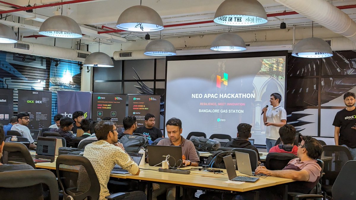 Denis kicking off the #NeoAPAC Hackathon Bengaluru Gas station! #neo #n3 #blockchain