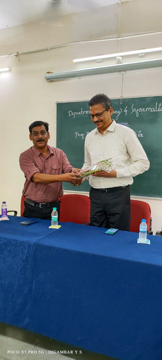 NationalLib_GoI's tweet photo. DG @DrAPSingh_BHU enlightened the students &amp; research scholars of DLIS, Nagpur University regarding the best practices of Library Management &amp; Role of @RrrlfKolkata for upliftment &amp; betterment of Public Libraries throughout the country.
Dr. Satyaprakash Nikose, HoD welcomed him. https://t.co/MQW9jUz0ML