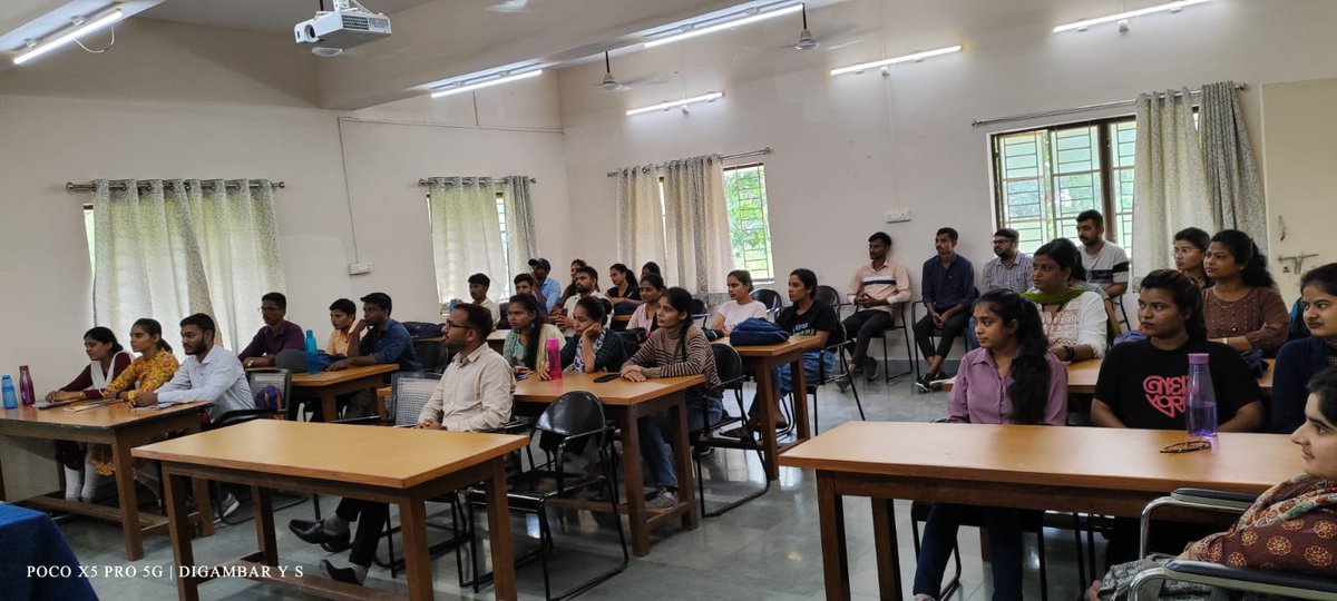NationalLib_GoI's tweet photo. DG @DrAPSingh_BHU enlightened the students &amp; research scholars of DLIS, Nagpur University regarding the best practices of Library Management &amp; Role of @RrrlfKolkata for upliftment &amp; betterment of Public Libraries throughout the country.
Dr. Satyaprakash Nikose, HoD welcomed him. https://t.co/MQW9jUz0ML