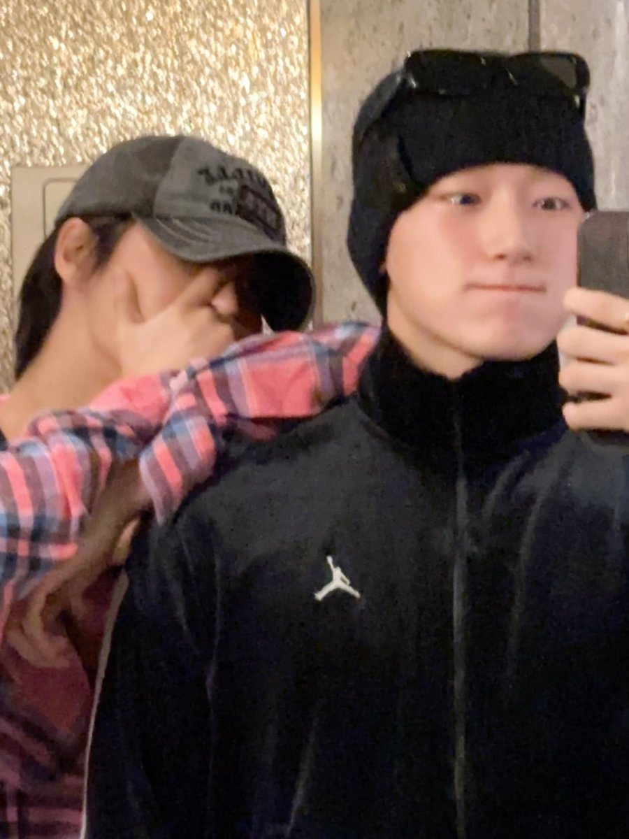 aurorahopee's tweet photo. I love when seonghwa hang out with woosan 🖤 https://t.co/mtdFKj8Htq