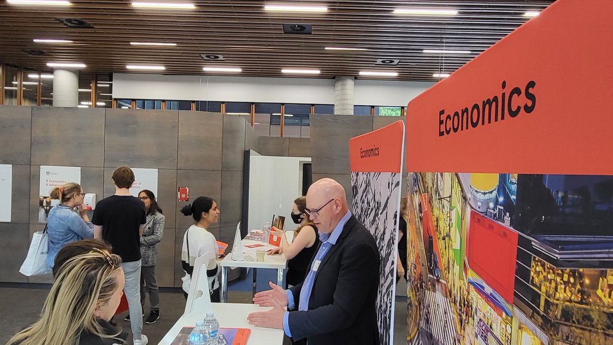 USydneyEcon's tweet photo. Great day with plenty of visitors, can’t wait to welcome you all next year in the school!
#USYDOpenDay #Economics #FASS #USydneyEcon #socsci https://t.co/r3fxD3GzfJ