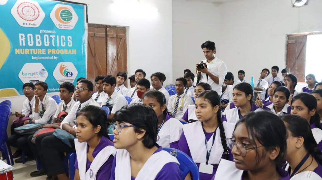 ihfc_tih's tweet photo. IHFC recently launched the NURTURE program under #DST, #NMICPS mission to empower the SC community. Starting with Mumbai, IHFC NURTURE Program recently reached West Bengal, Medinipur (West) empowering the SC #community.
#IHFC #underprivileged #NurtureProgram #IITD #educate https://t.co/DD8rXQNE9Z