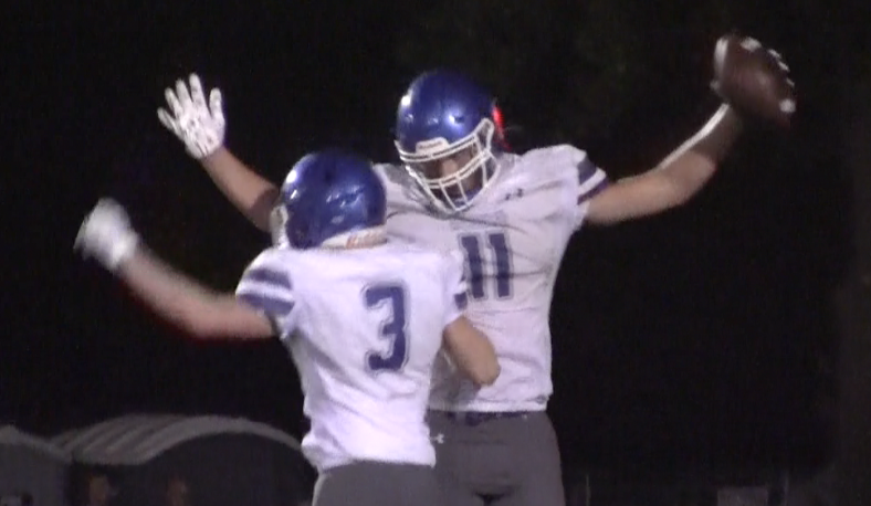 Channel1450com's tweet photo. Auburn Holds On Against New Berlin For Week One Win https://t.co/gVx0ZDx8p9 https://t.co/xpcBhKLS48