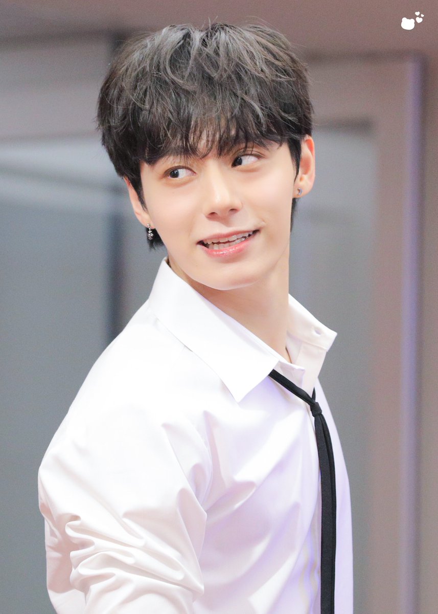 MacaronNounours's tweet photo. #원어스 #환웅
#오늘생일좋구나_여환웅_가자 #HWAN_and_only_WOONG_day https://t.co/QO1cnprvD4