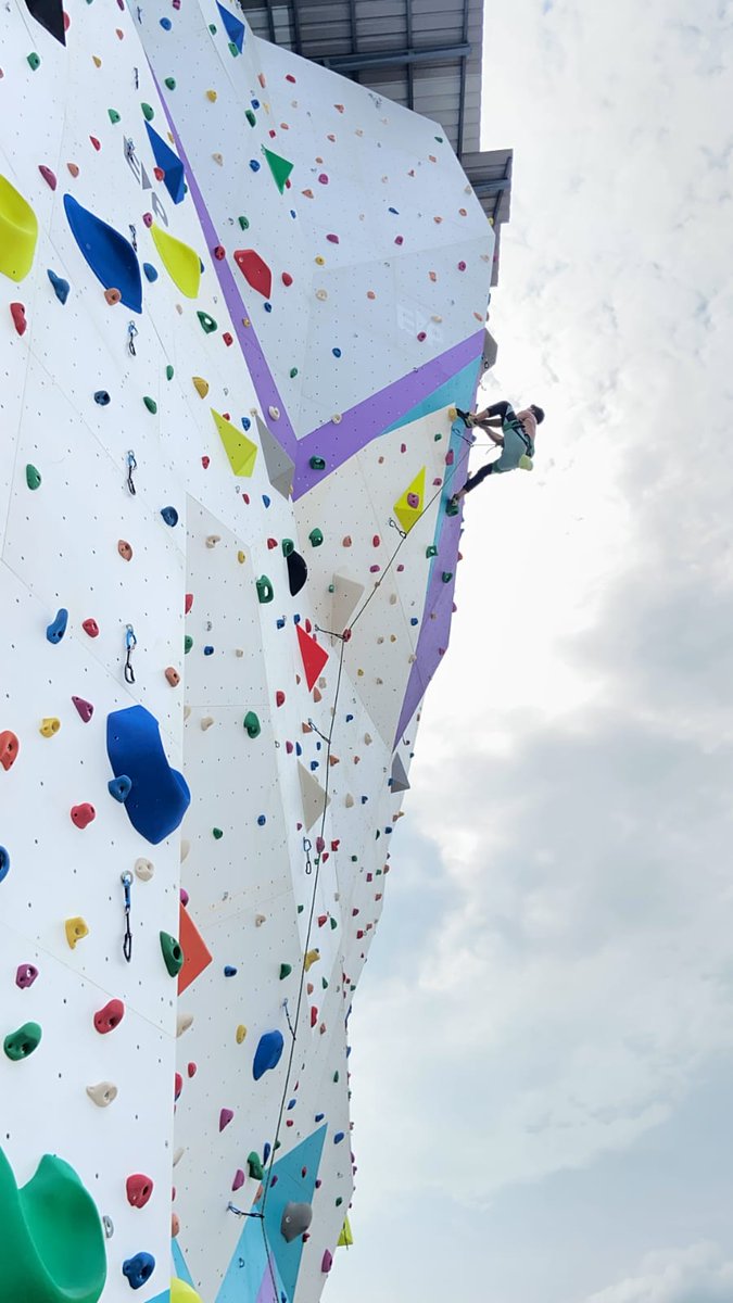 rooclimb's tweet photo. Heartiest congratulations to all the climbers on this huge wall in MP. I have seen Bangalore and Delhi have also developed a lot in terms of the amazing infrastructure of climbing. When can we expect something big in Maharashtra? Mumbai? 

#climbing #Olympics #maharashtra https://t.co/pzvZgis336