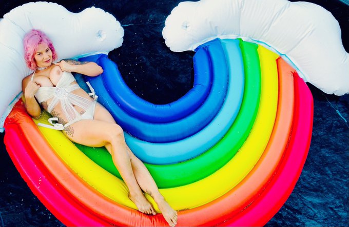 Taste the 🌈 https://t.co/6DDLTqveEj