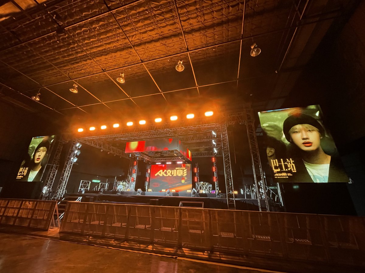 TheDNDth's tweet photo. Are You Ready!? 🚏🚌✨

#AK_BUSSTOPTOURinBKK
#THEDNDTH https://t.co/ExUvRm44xw