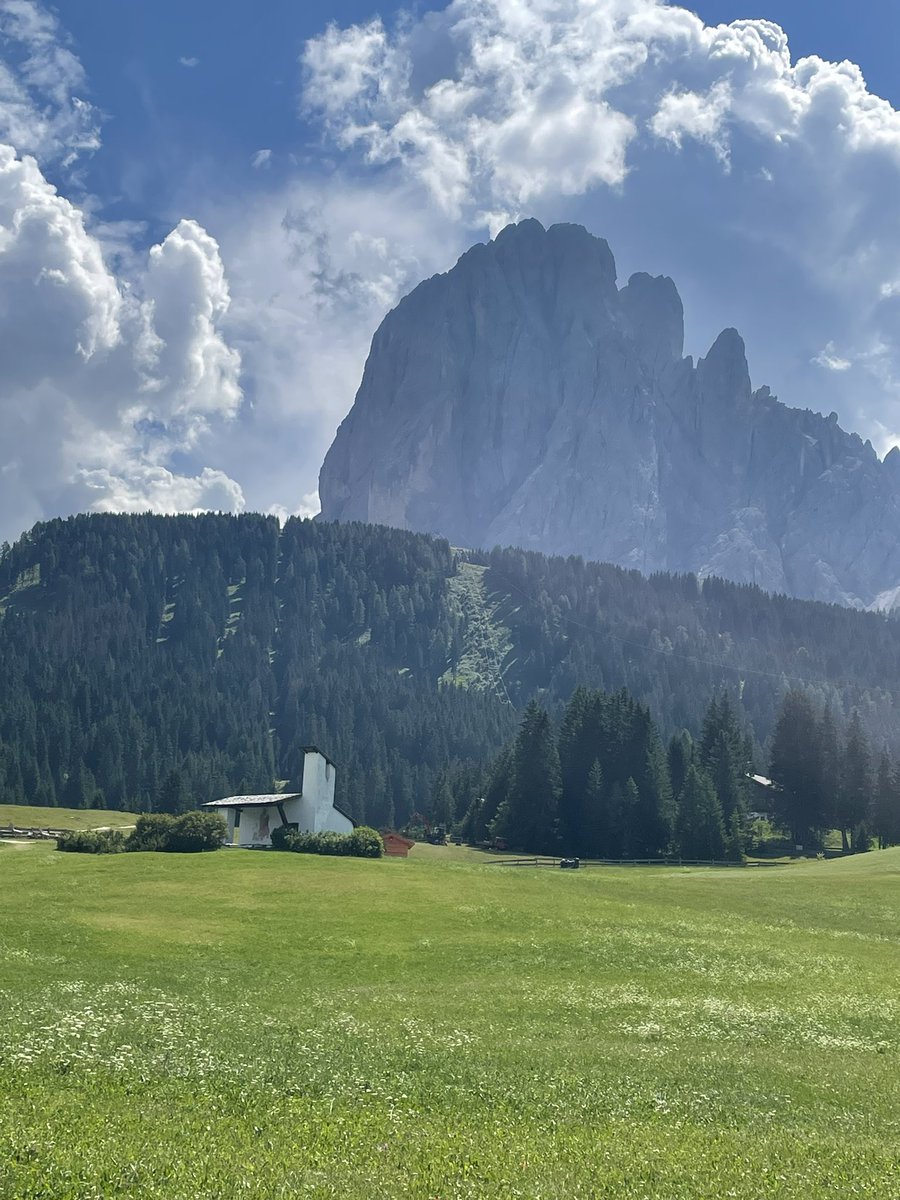CourtesyDay's tweet image. Walking in the Dolomiti you may find your soul 😉