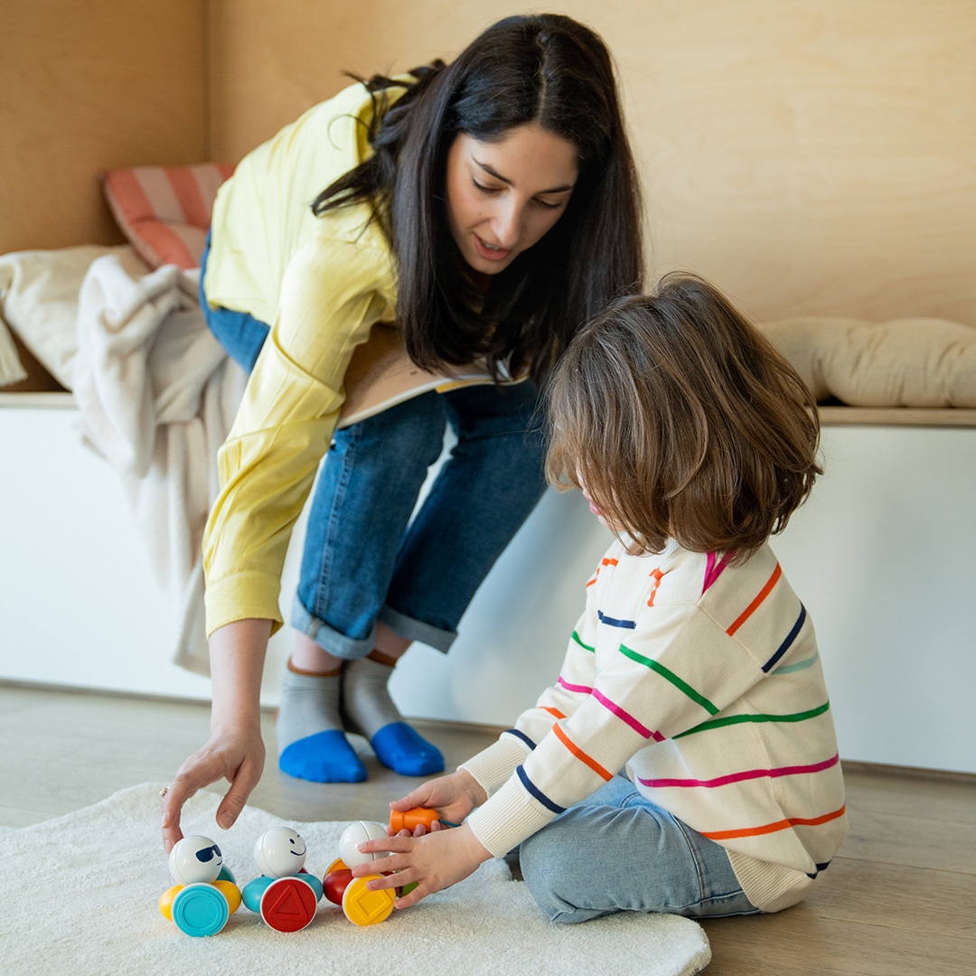 Play alone or together and go on an exciting, wobbly adventure with these magnetic fun-moving cars! 🚗🚕🚙
l8r.it/pNeK
.
.
.
#SmartMax #magnetictoys #toddlertoys #imagination #wobblycars #preschooltoys #myfirst