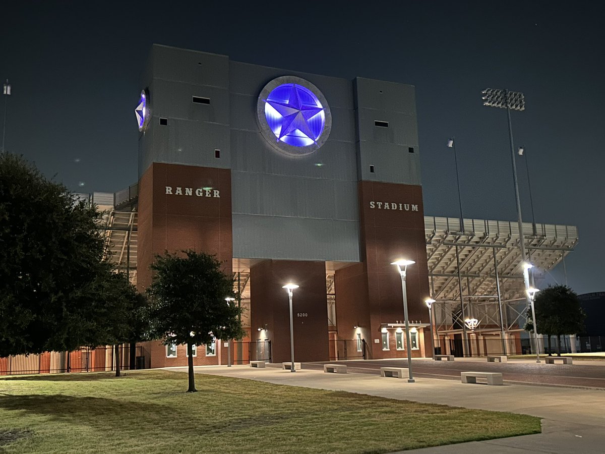 CTHS_RangersFB's tweet photo. It’s a purple kind of night! 1-0! #WWW #PurpleReign https://t.co/1tK3EFWbdE