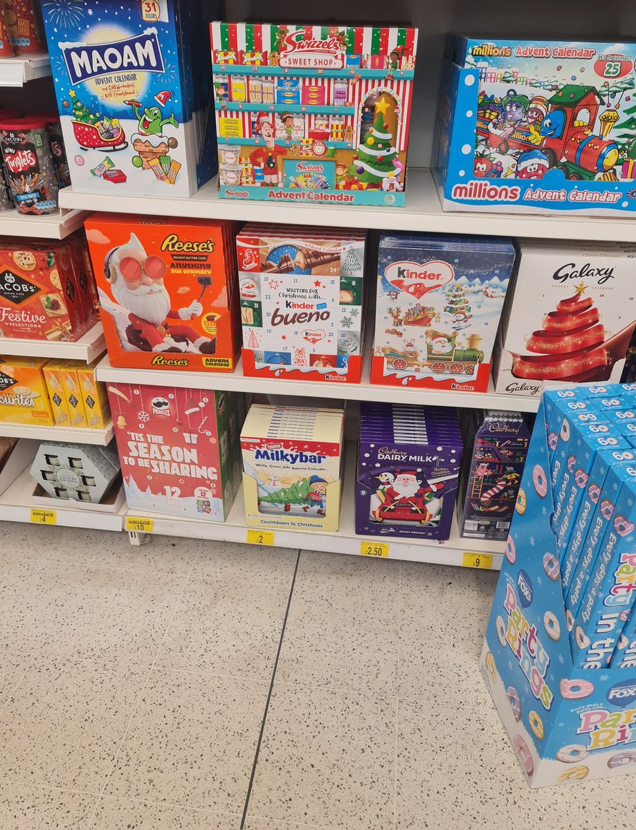 Worthymedic's tweet photo. August bank holiday is the time I think “i must buy an advent calendar”. #xmas #santa #121days https://t.co/BPflDHcpDf