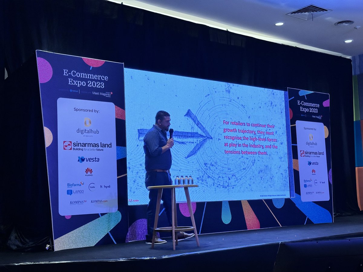 jeo4long's tweet photo. @vikrantshukla is now on stage and sharing "what is your long term horizon of your business? Especially now the micro economics are changing across the globe" #mm23id #buildingforthefuture https://t.co/kusVPUd61b