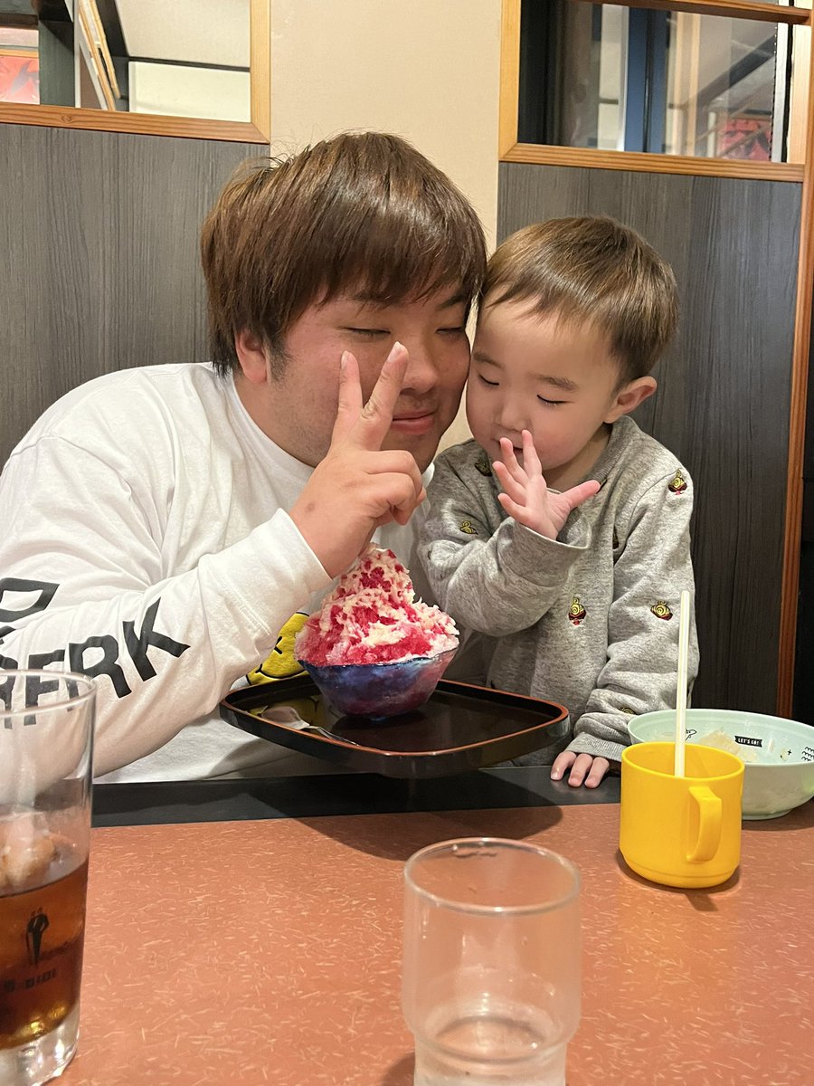 Ginta9393's tweet photo. 4年間これでもかってくらい
濃い過ぎた〜

もっともっとがんばりまっす

あ���がとう👦🏻 https://t.co/oc0l7Lhpvb