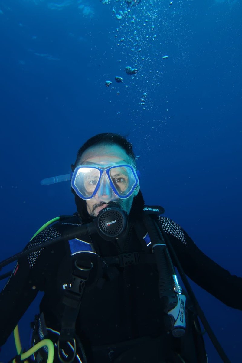 Lo_Zanzi's tweet photo. Scientists of Twitter! The world needs more reminders that we're living, breathing human beings. 

Quote tweet this with a picture of you doing not-science. https://t.co/QYNqeuiKPD