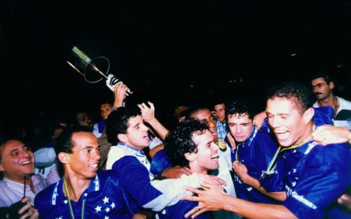 it_siqueira16's tweet photo. @vinidogalo @desolaoficial Fotos do Bi da Libertadores, Bi da Copa do Brasil e Bi do Brasileiro. Às ordens!🦊💙 https://t.co/RvIFXv5fP5