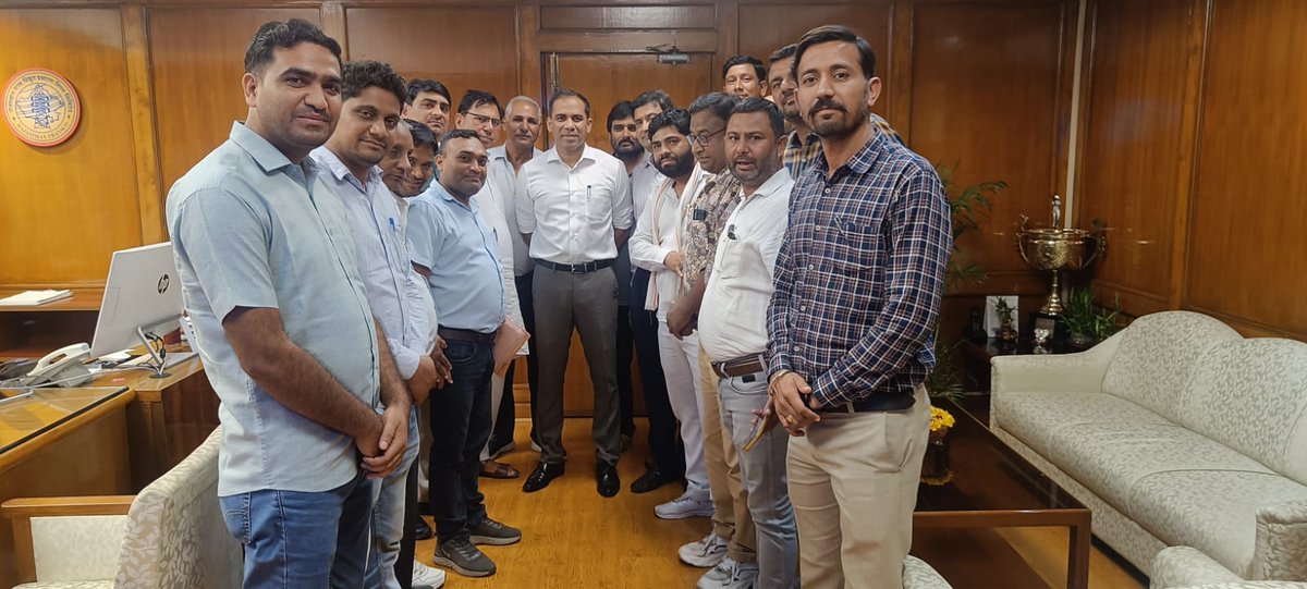 विद्युत संयुक्त एकता मंच द्वारा प्रस्तुत सुझावों के आधार पर विद्युत निगमों द्वारा भेजे गए OPS के प्रस्ताव को CMO और वित्त विभाग से मंजूरी के बाद #OPS के आदेश जारी। माननीय मुख्यमंत्री जी सहित सभी सहयोगकर्ताओं का हार्दिक आभार और विद्युत कर्मचारियों को बधाई🌹
<a href="/ashokgehlot51/">Ashok Gehlot</a> <a href="/RajCMO/">CMO Rajasthan</a>