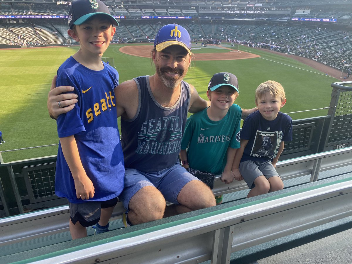 believe_thomas's tweet photo. Go M’s! #SeaUsRise https://t.co/wHrjMOAJGK