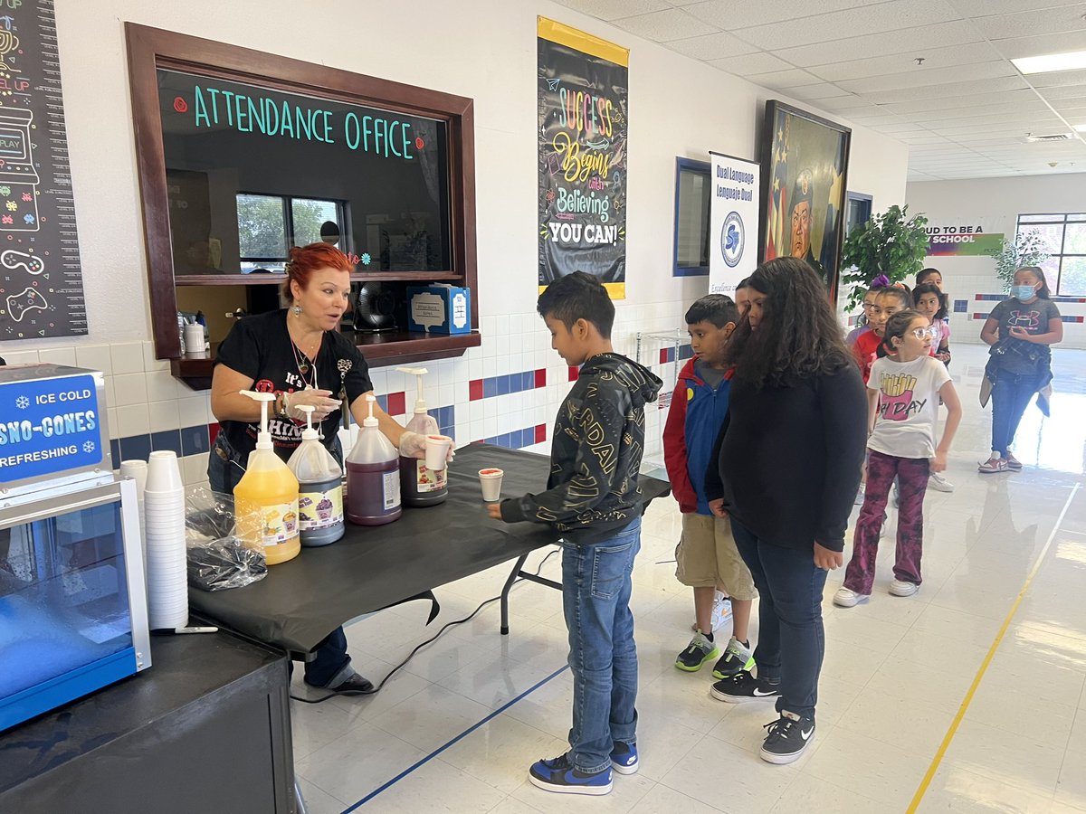 BESSSAISD's tweet photo. Snow Cone perfect attendance incentive happened today✅.
Thank you for being in school and on time Patriots.
Shout out to Coach Cox, Ms. Alvarado,Ms. Munoz and Mrs. Fonseca in making and passing out all the snow cones.🍧 https://t.co/ooMKXJb9Hi