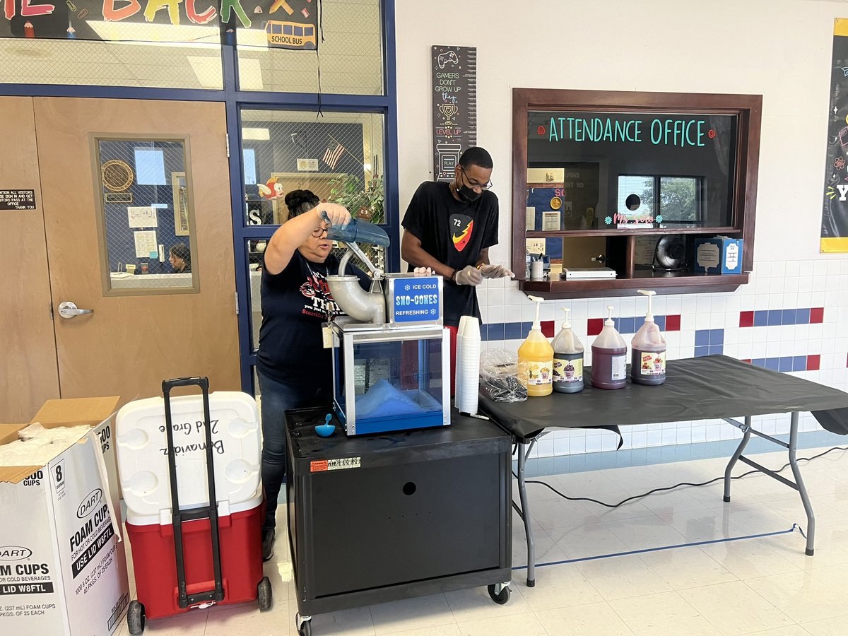 BESSSAISD's tweet photo. Snow Cone perfect attendance incentive happened today✅.
Thank you for being in school and on time Patriots.
Shout out to Coach Cox, Ms. Alvarado,Ms. Munoz and Mrs. Fonseca in making and passing out all the snow cones.🍧 https://t.co/ooMKXJb9Hi