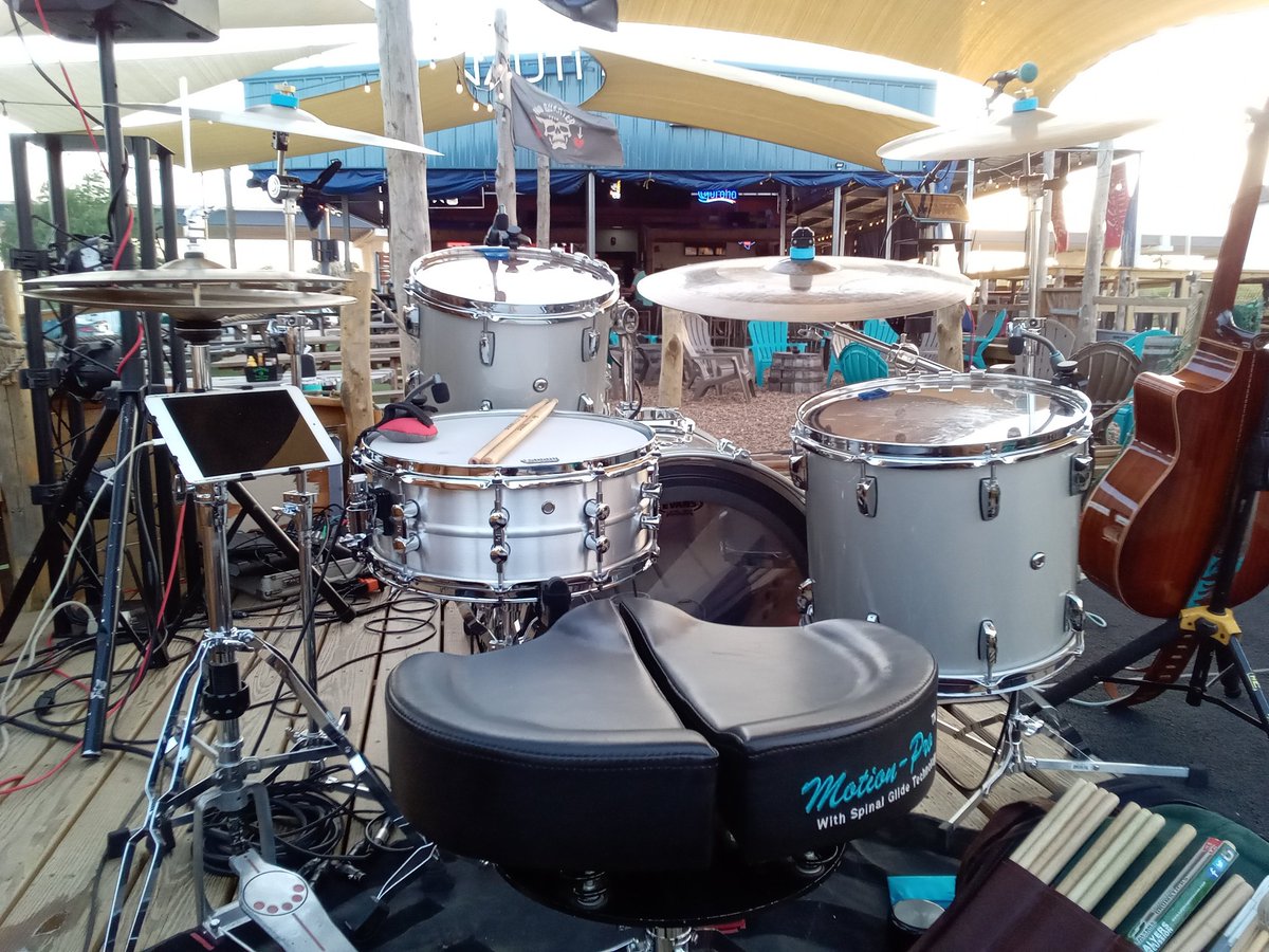 DPattersonMusic's tweet photo. On the drums tonight for @SusanHickman in Kemah, TX.
#drummer #giglife #drumset #drums @SalyersPerc @tnrproducts @CYMPAD_USA @ImpCymbals @sonordrumco @PearlDrumCorp #thedrumwallet #motionprodrumthrones #dannypattersonmusic https://t.co/pT7zrgtx4p